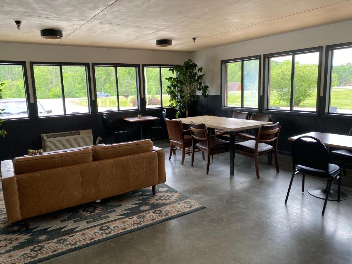 The Hemlock Inn Loudonville Ngoại thất bức ảnh