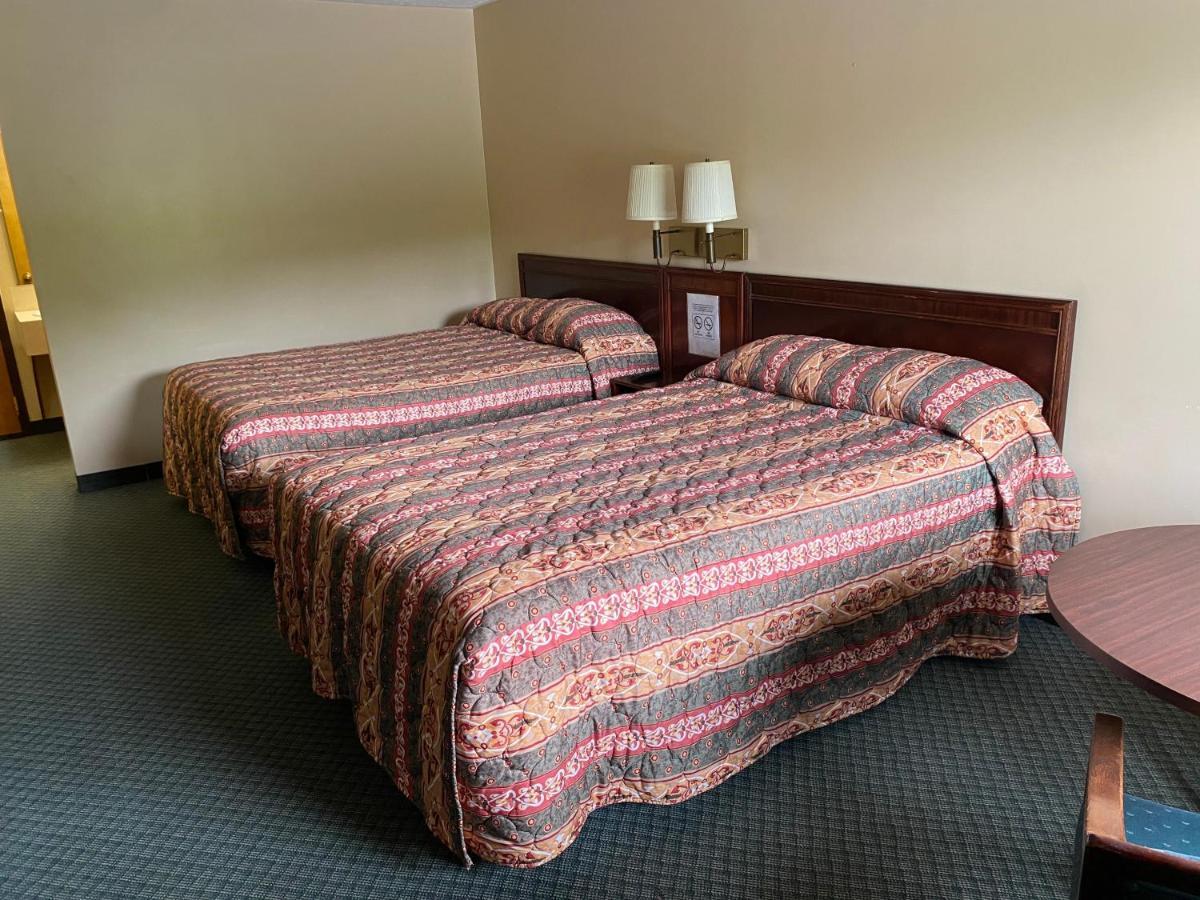 The Hemlock Inn Loudonville Ngoại thất bức ảnh