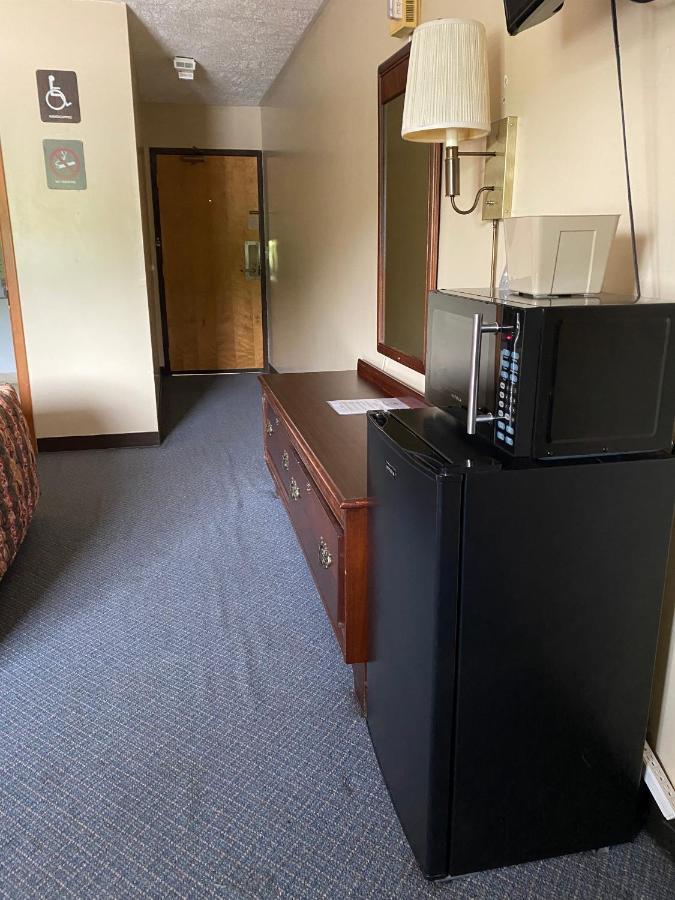 The Hemlock Inn Loudonville Ngoại thất bức ảnh