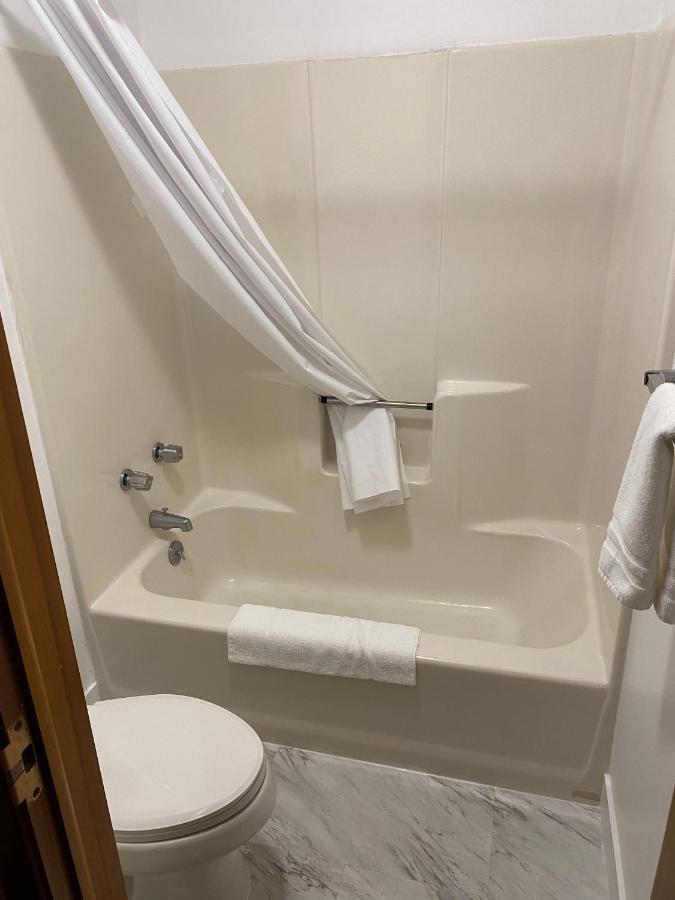 The Hemlock Inn Loudonville Ngoại thất bức ảnh